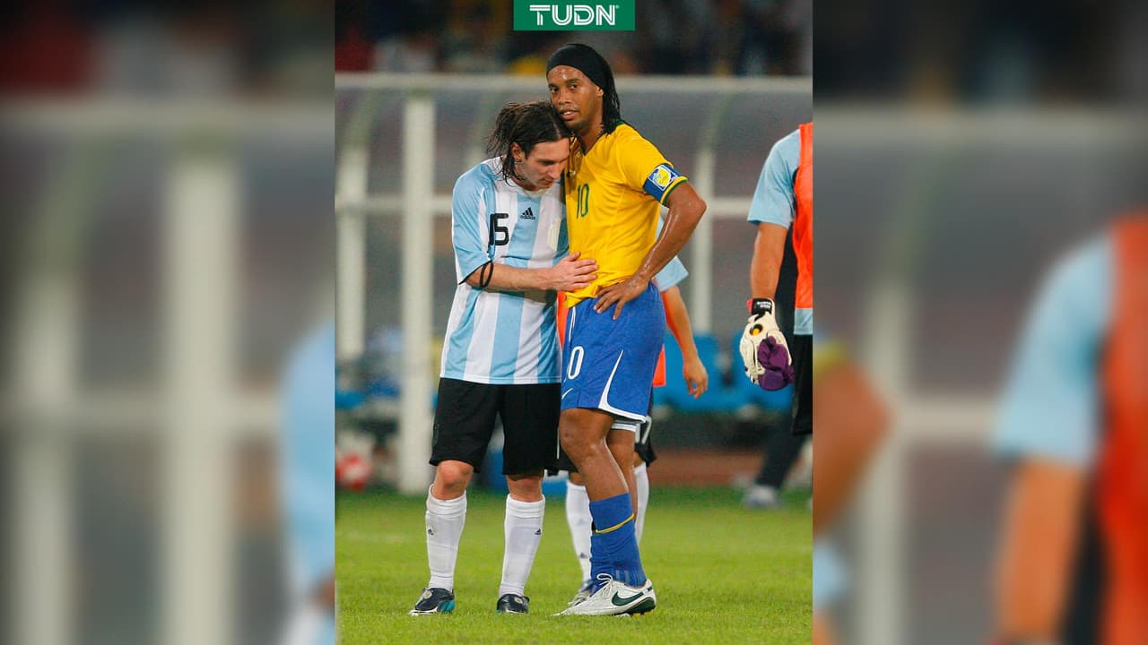 De Ronaldinho para Messi con cariño