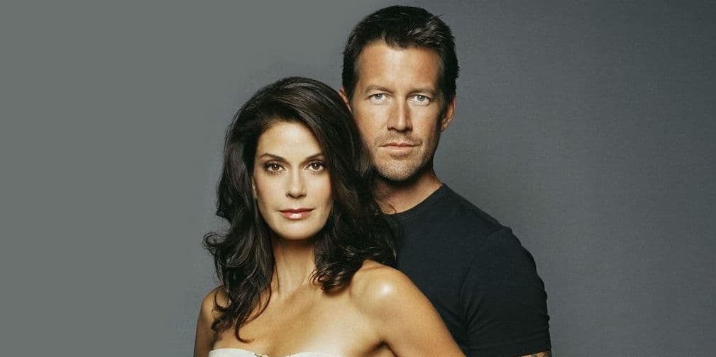 4. Mike Delfino en Desperate Housewives: Recibe un disparo en la puerta de su casa y muere en brazos de Susan.