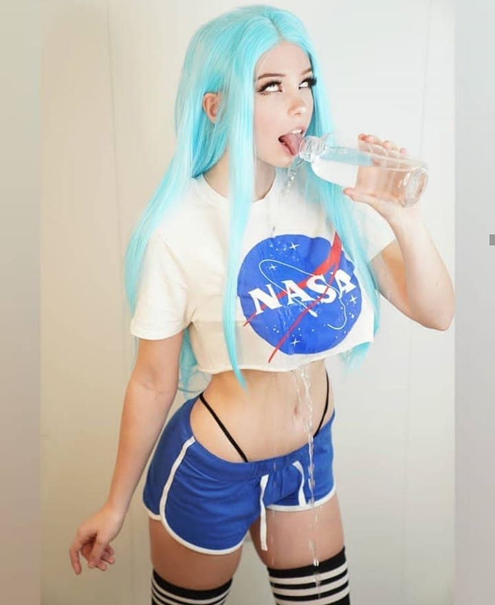Belle Delphine puso de moda expresiones faciales de ahegao, que son de anime para adultos.