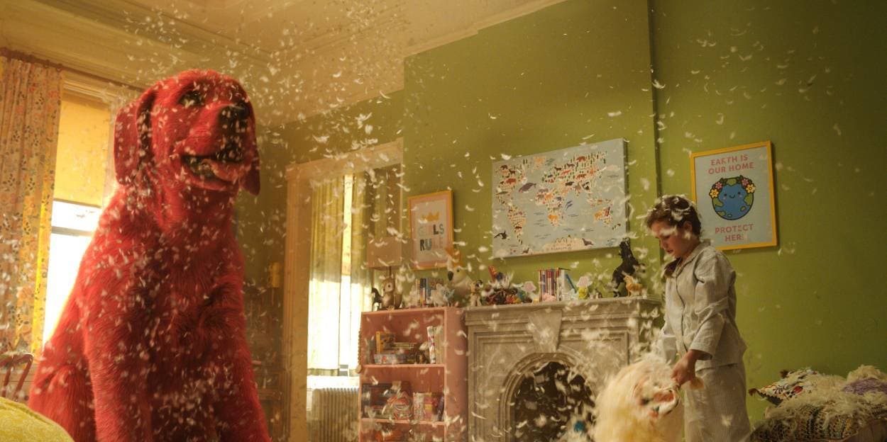 Darby Camp en la película 'Clifford: El Gran Perro Rojo'