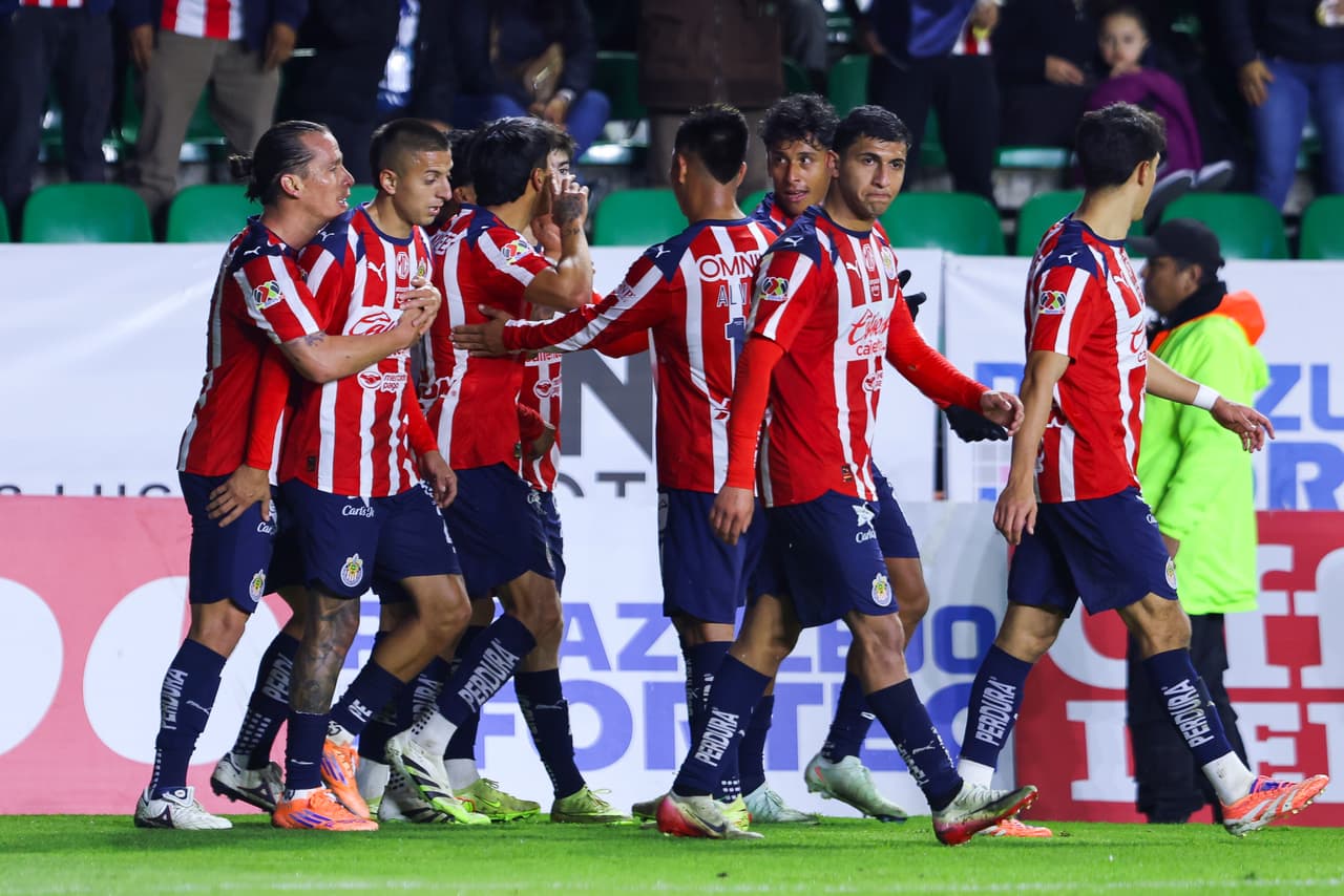 Chivas puede asegurar liderato ante Necaxa, ¿cuánta veces lo ha sido?