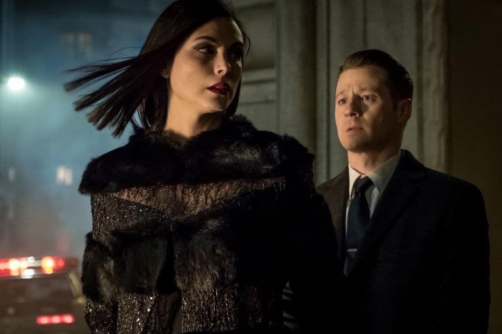 Este viernes platica con la voz de Morena Baccarin en Gotham