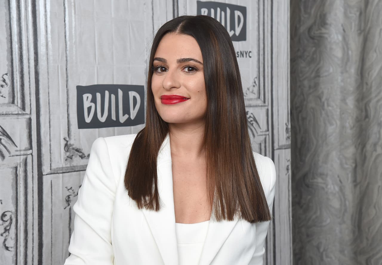 Sin embargo Samantha Marie Ware, ex compañera de reparto en Glee, la acusó de hipocresía por haber tenido actitudes racistas hacia ella.