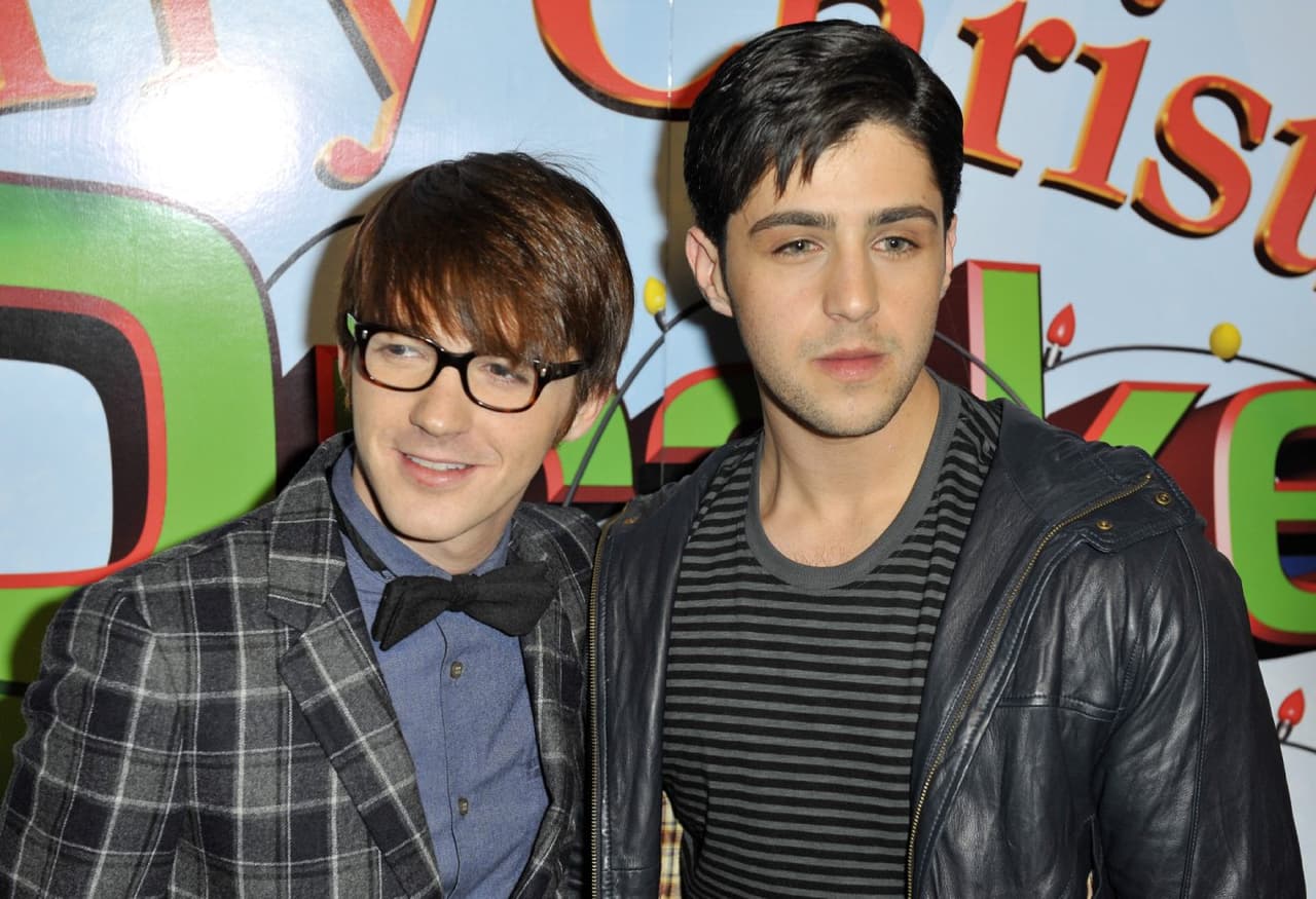 Actors Drake Bell and Josh Peck, right, arrive at the premiere of " Merry Christmas, Drake & Josh!", Tuesday, Dec. 2, 2008, in Los Angeles. (AP Photo/Gus Ruelas)