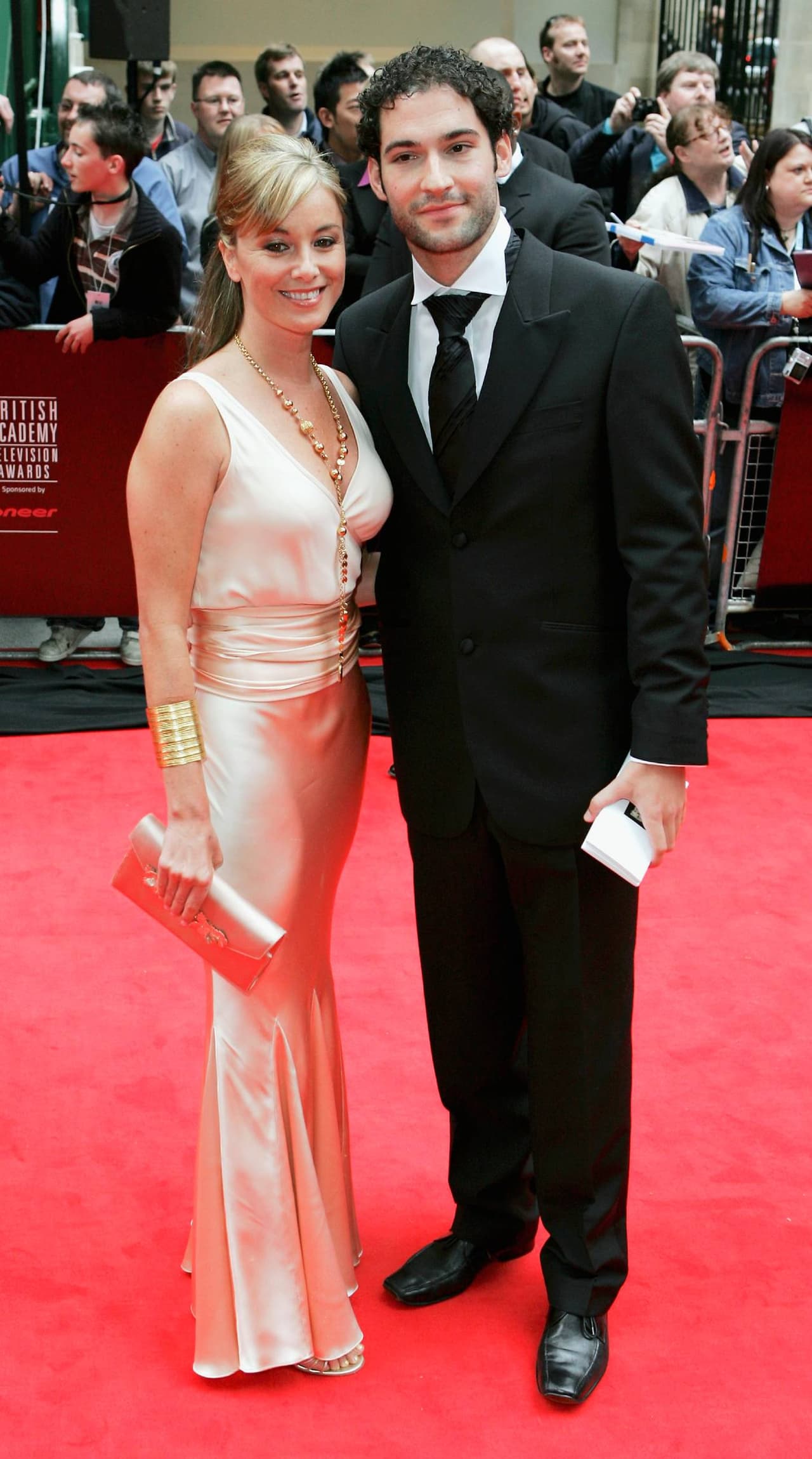 Tamzin Outhwaite y su entonces prometidoTom Ellis en los British Academy Television Awards en 2006.