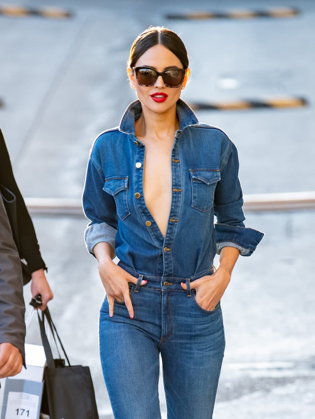Eiza González sobrelleva la cuarentena posando en bikini