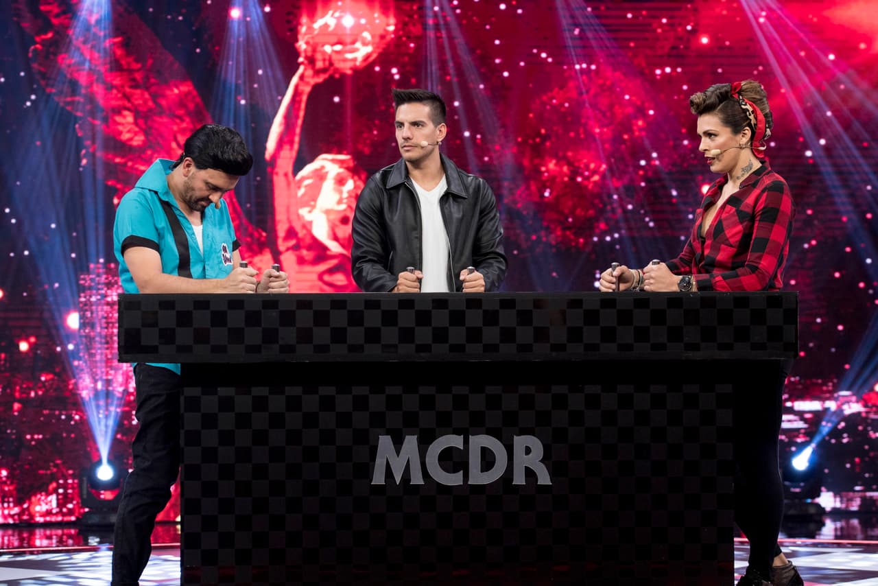 Entre los programas temáticos tuvimos uno en pijamas con Adriana Louvier, otro de la época disco con José Ron y éste de Rockabilly con Vadhir Derbez y Raquel Garza