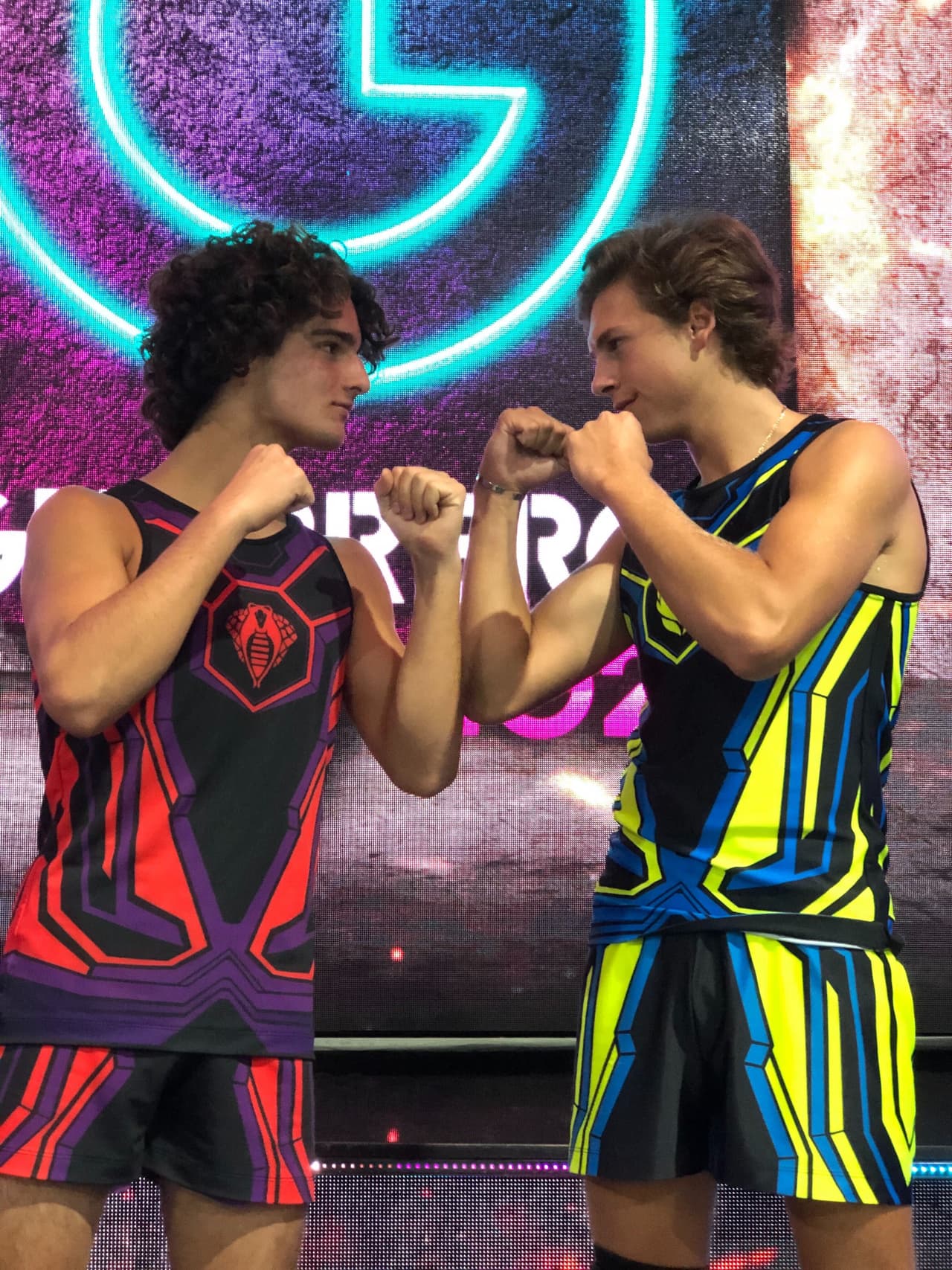 En el Miércoles de Estrellas, los influencers Mau Otero e Iker Walker le pusieron audacia y jovial energía a la competencia.