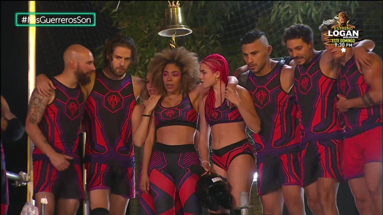 De inmediato, Anahí recibió el apoyo de todos sus compañeros de Cobras.