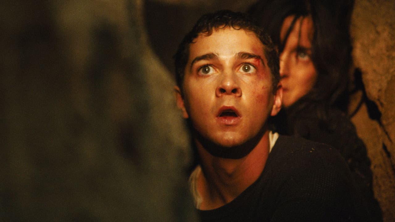 Shia LaBeouf cree que su vecino es un asesino en 'Paranoia'