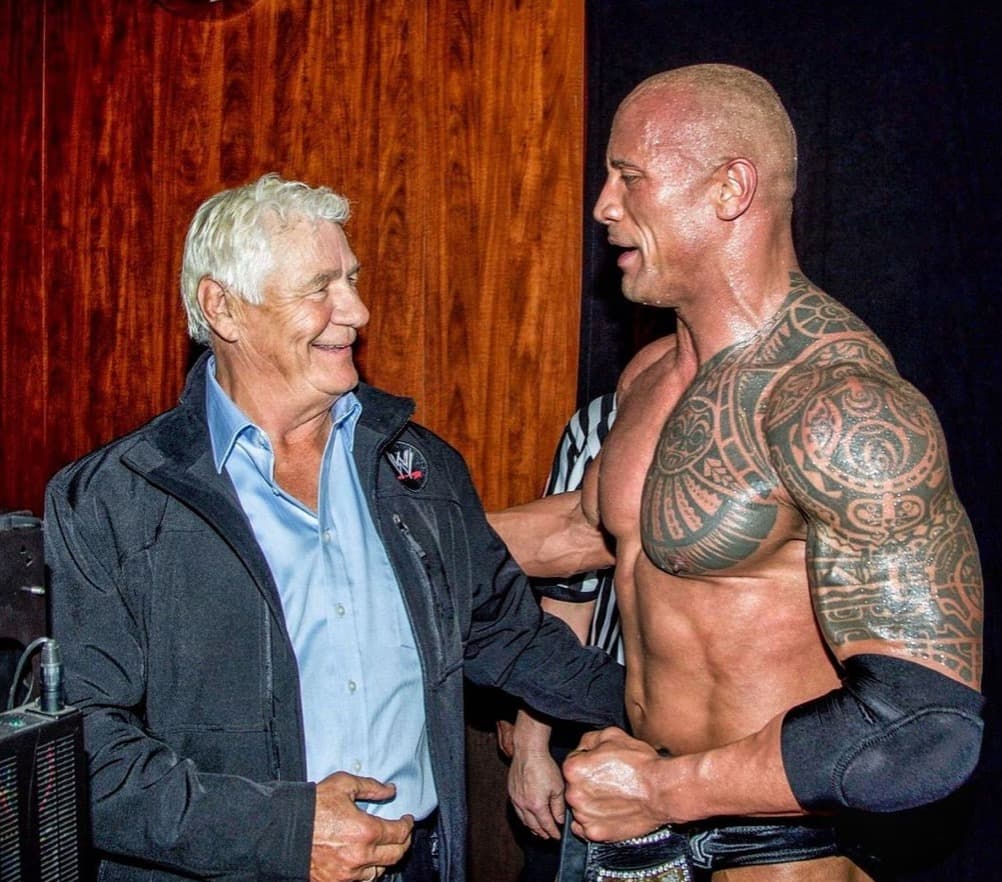 Muere gran luchador de la WWE y así se despidió "La Roca" de su mentor