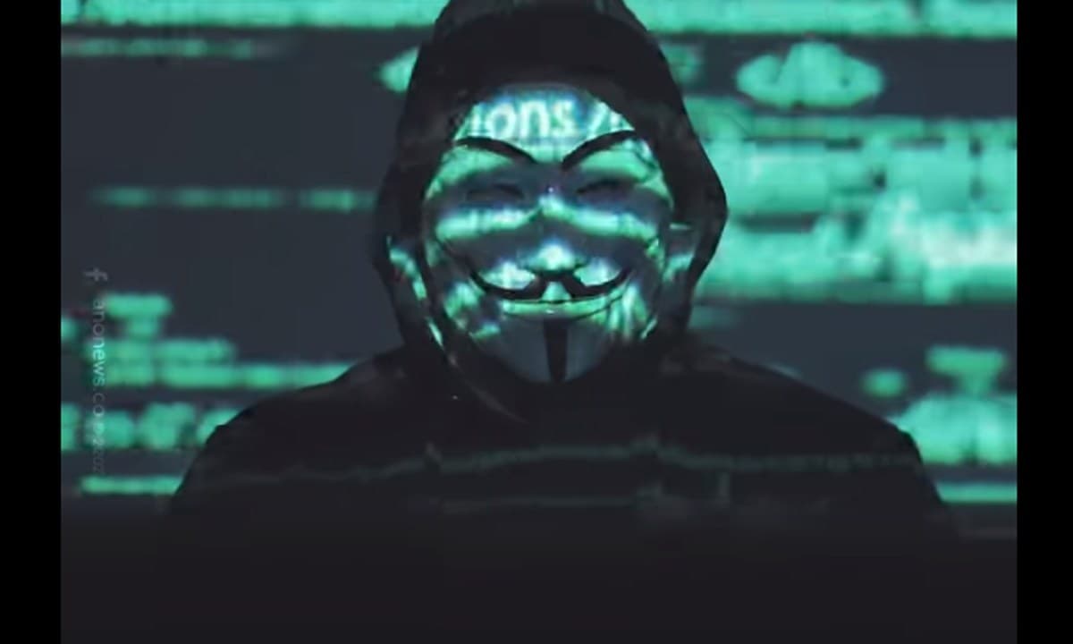 Anonymous, el grupo de hacktivistas, volvió a raíz de las protestas contra el racismo. Llegó acusando a varias celebridades de participar en redes de pedofilia. Pero ¿qué más saben? En redes sociales se hicieron memes al respecto.