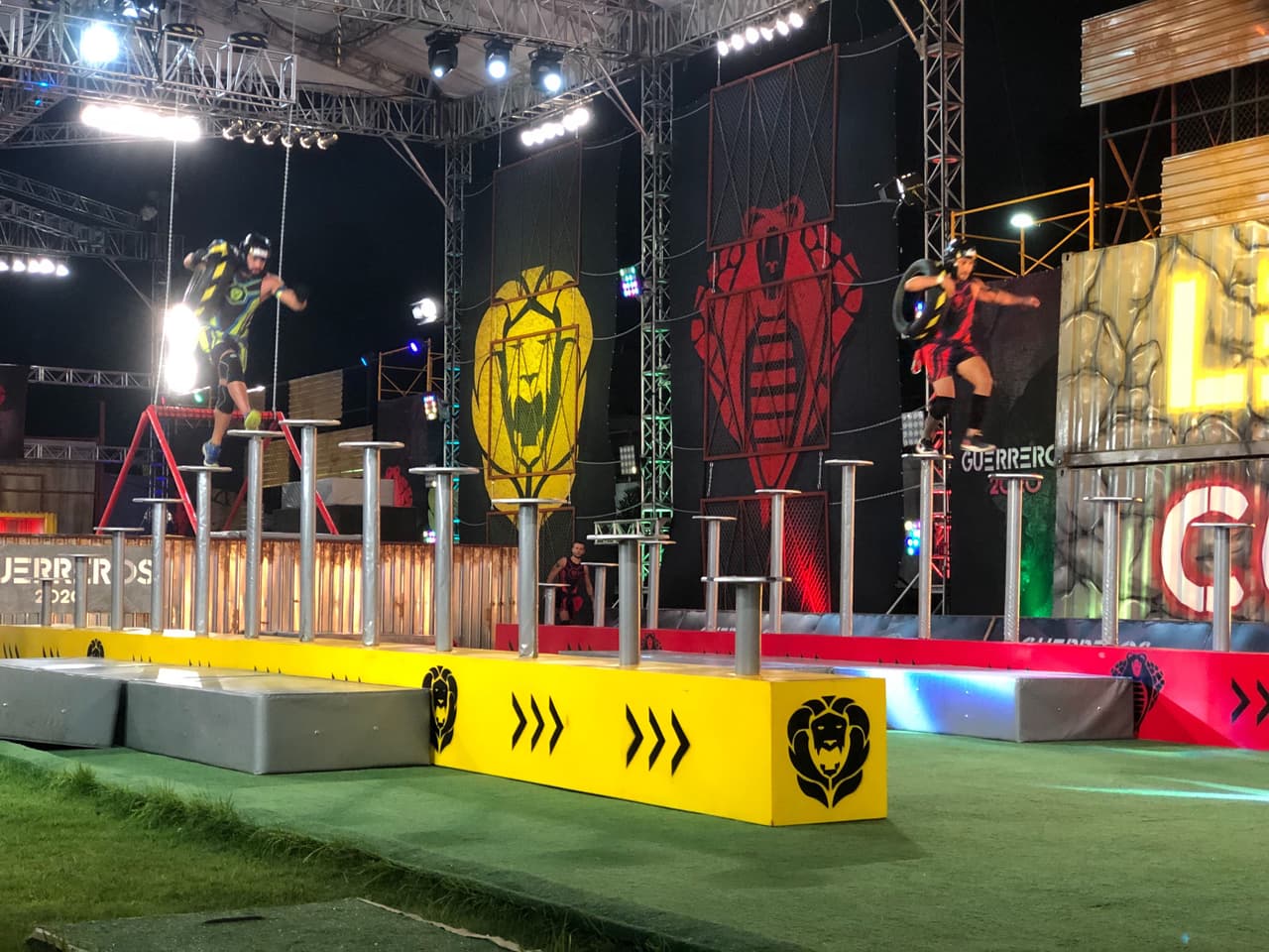 El show comenzó con el circuito de velocidad, en el que triunfó Cobras gracias al esfuerzo de Nano, Dariana, Said P y Macky.