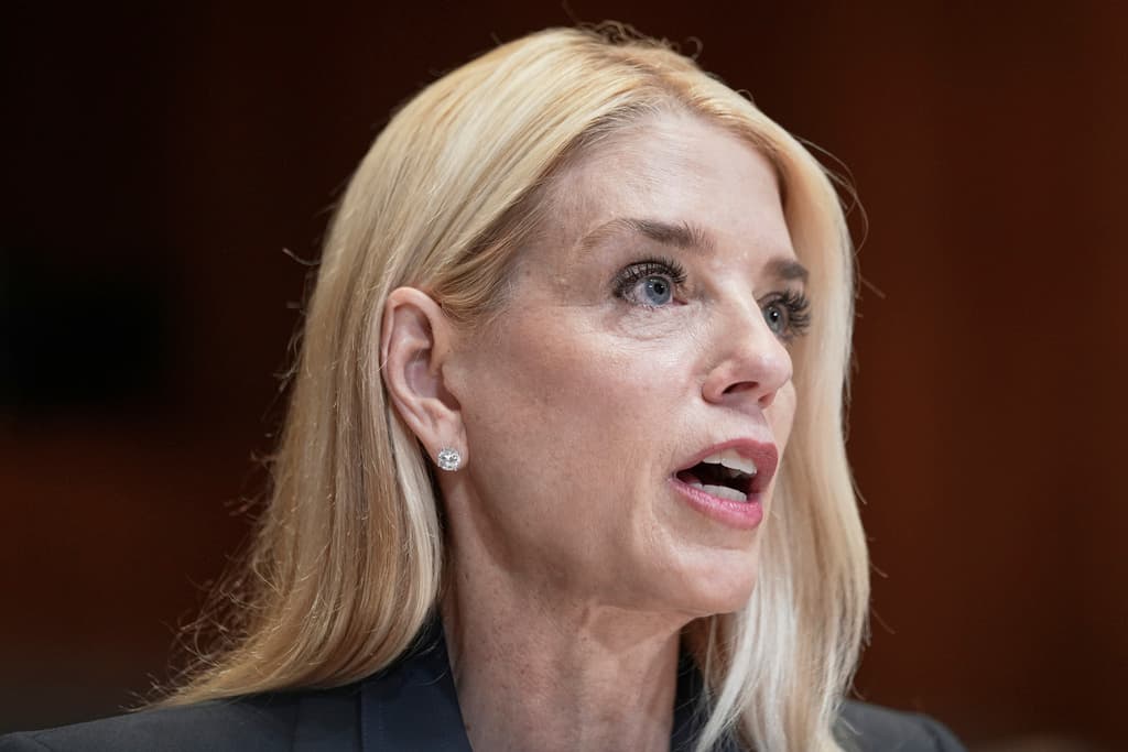 Un freno judicial a las deportaciones exprés lleva la pelea de Trump con los jueces a un punto nunca antes visto