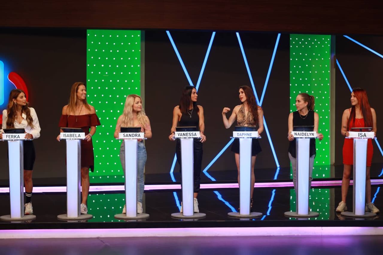 Las mujeres en la primera sala de apuestas del ciclo.