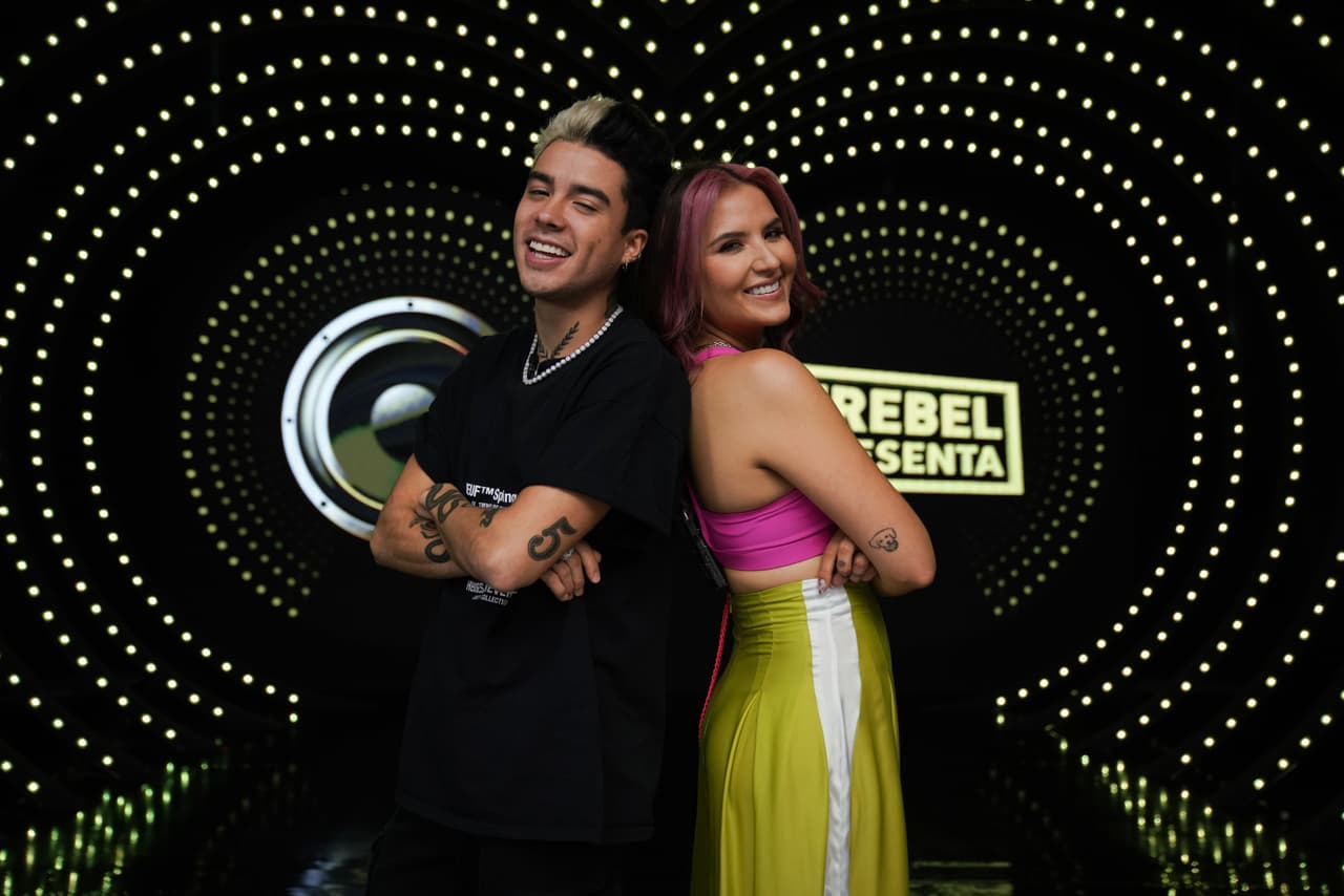 En la segunda prueba, Mario Bautista recitó algunos segmentos de sus canciones y sus fans debían recordar los títulos.