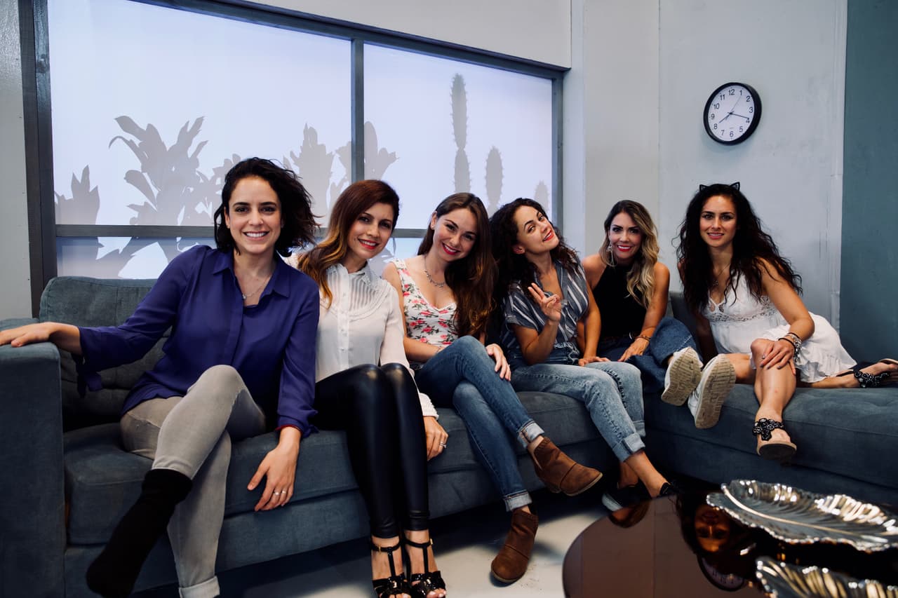 Las mujeres aguardaban en la sala de espera su turno para acompañar a sus respectivos hombres.