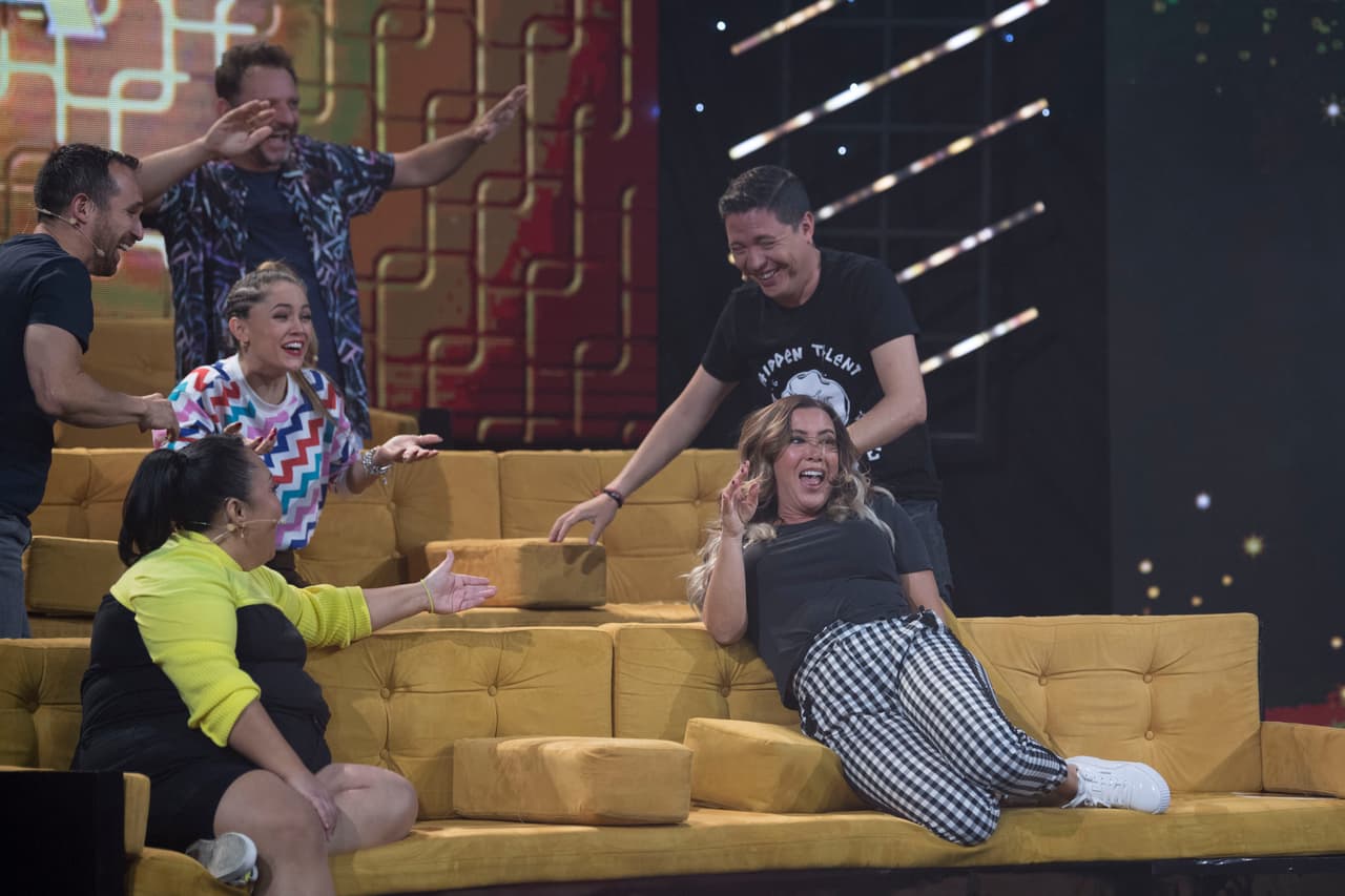 La conductora deportiva seguía incrédula y volvió a revisar que tan grande había sido el daño de esa coreografía intensa.