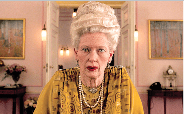 También con muchos años encima le dio vida, brevemente, a Madame D. en 'El gran hotel Budapest'.