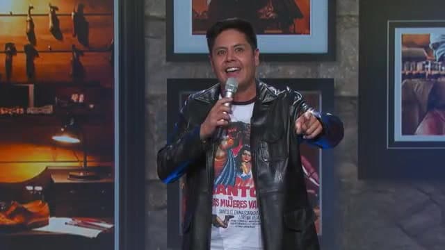"Calzas bien grande, así me dicen": Hugo Alcántara hizo un stand up sobre zapatos