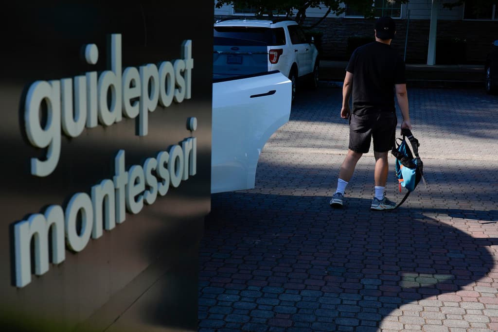 ICE detiene violentamente a un padre frente a la guardería de su hijo