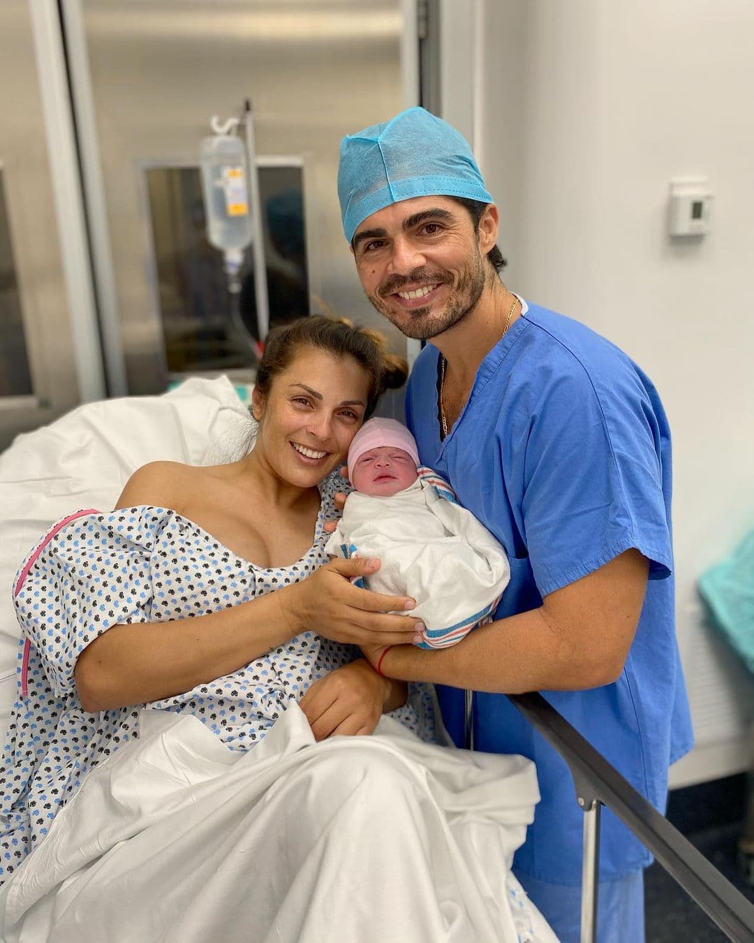 ¡Qué ternura! Alejandra Rivera, conocida como ‘La Jarocha’, documentó a través de Instagram todo su embarazo y el miércoles 7 de octubre de 2020 sorprendió a sus fans al anunciar el nacimiento de su hija Luciana. Checa las mejores imágenes que ha compartido la comediante de su bebé.