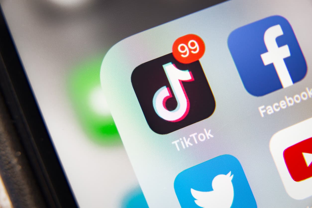 Gesto viral de TikTok salva a mujer de violencia de género