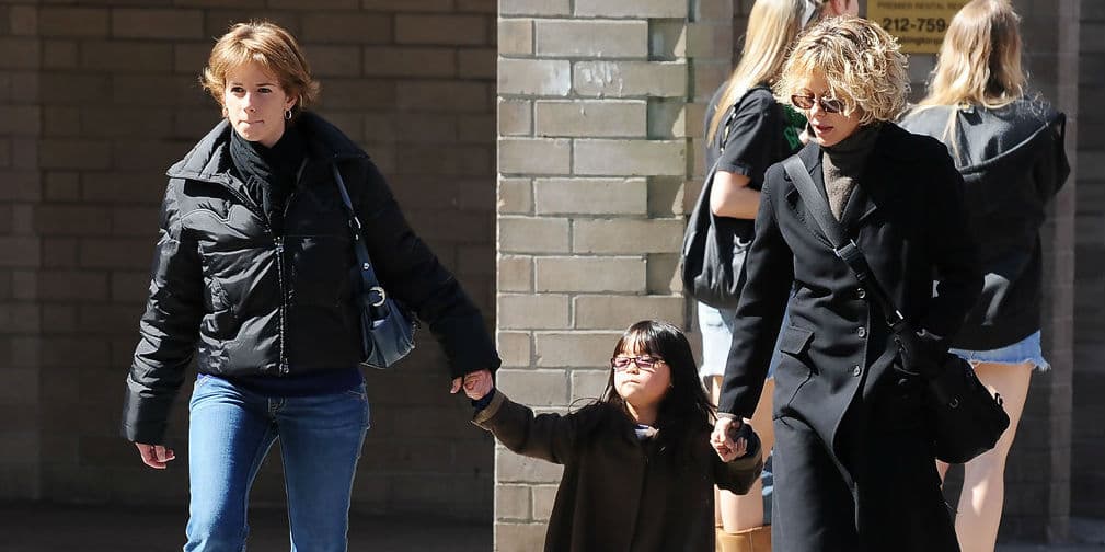 7. Meg Ryan: La actriz se divorció y en el 2006 adoptó a una niña china de 14 meses llamada Daisy True.