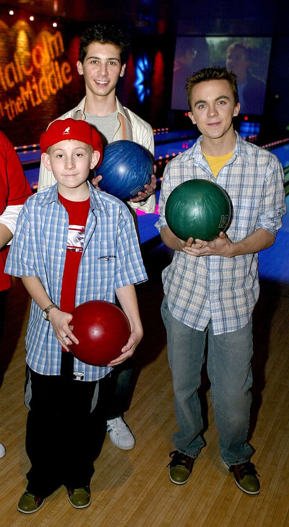 Justin Berfield (Reese), Bryan Cranston (Hal) y Erik fueron los únicos actores de la serie que aparecen en todos los 151 capítulos de la serie.