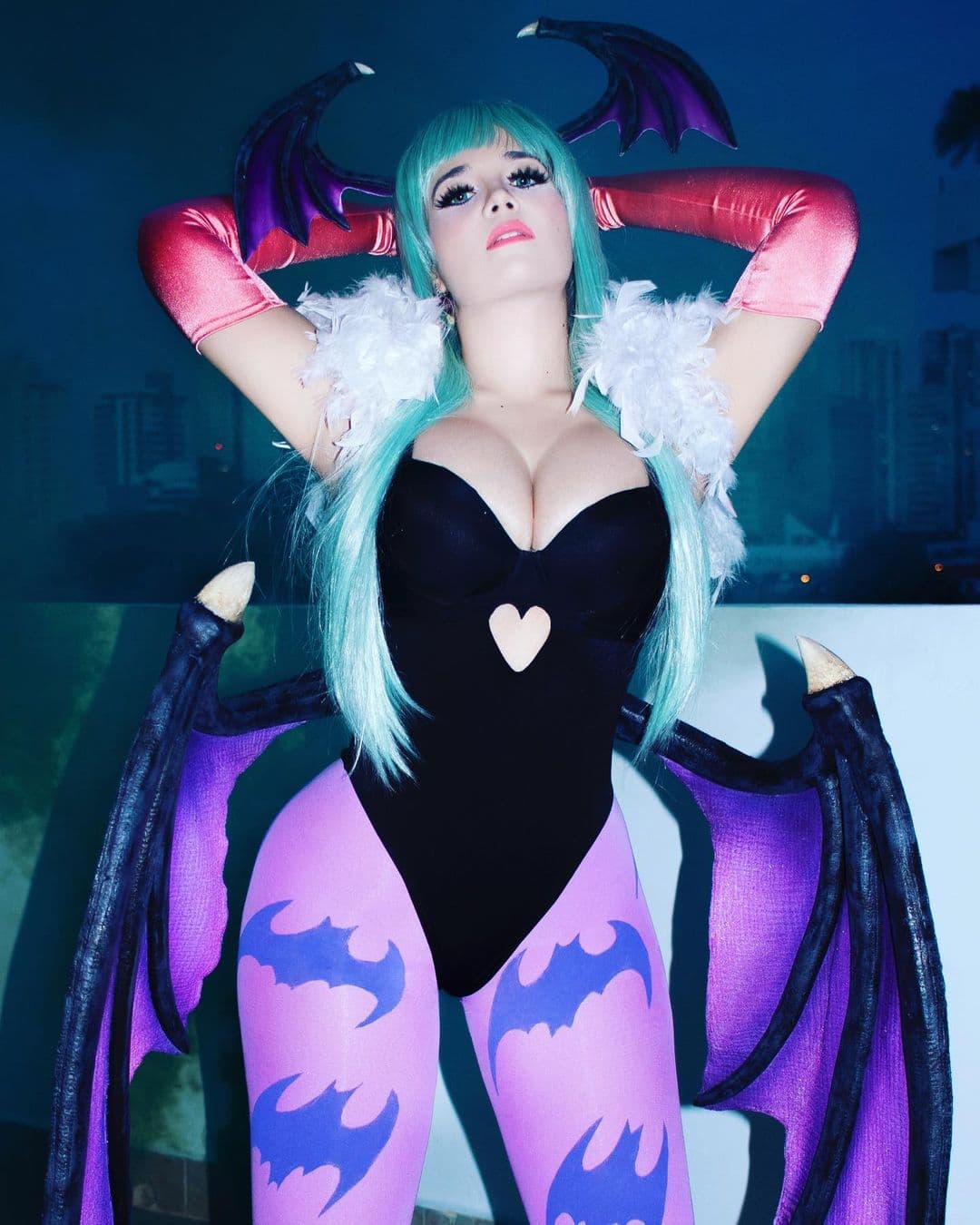 Ahora hela aquí como Morrigan. Esta chica geek fue de las primeras Youtubers de su país en conseguir la placa de 100 mil suscriptores.