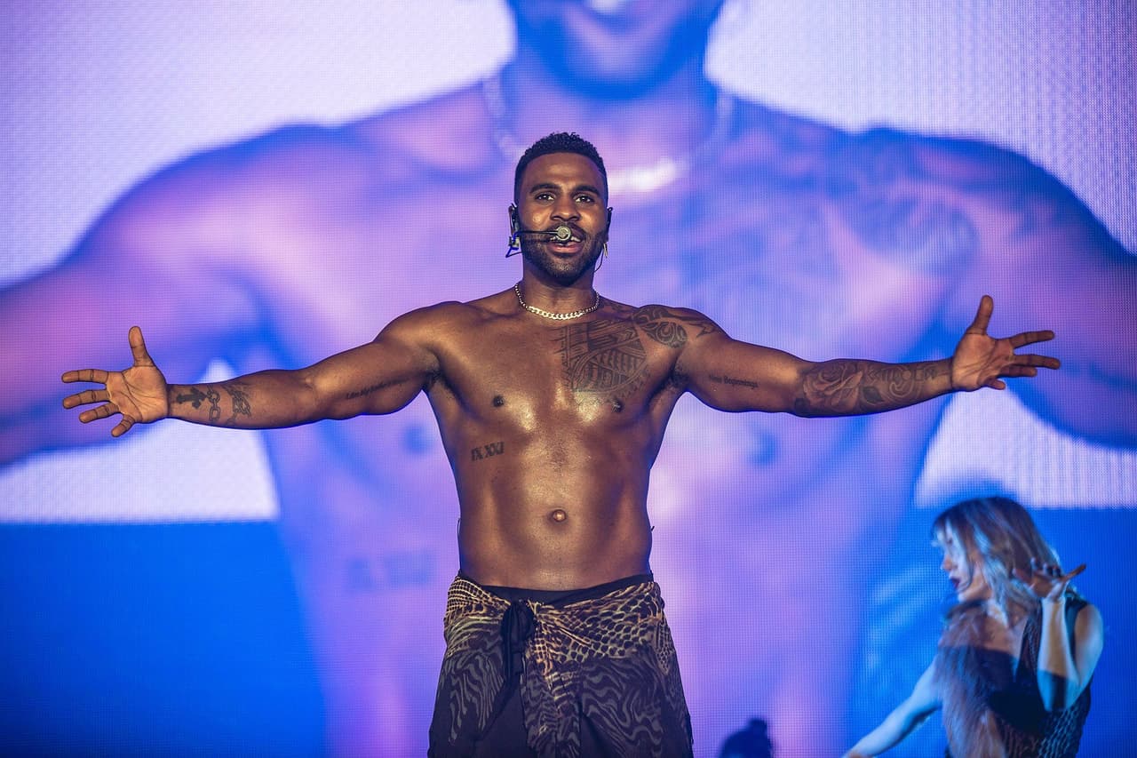 Jason Derulo, con esa apariencia de potencia física, aparece en el puesto 9 del listado.