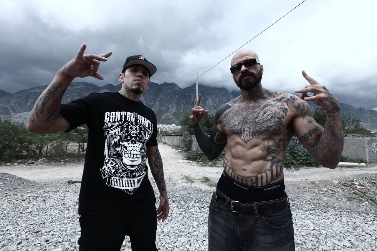 Si a ti y a tu pareja les gusta atizarle macizo, pueden pagar cuatro conciertos de Cártel de Santa y pedir que se queden con el cambio. Con todo y las exigencias de la banda y su crew.