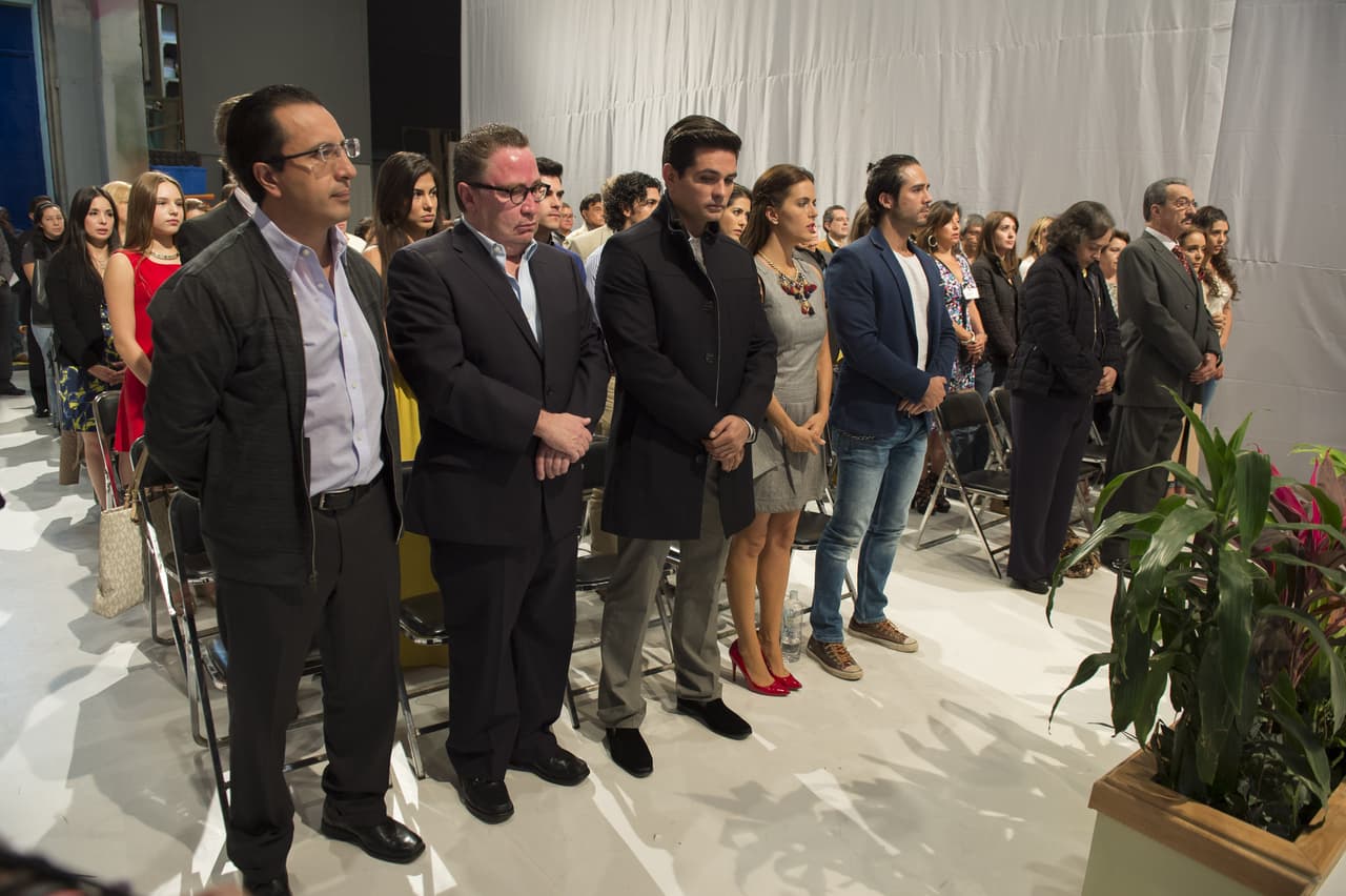 Simplemente María celebra misa