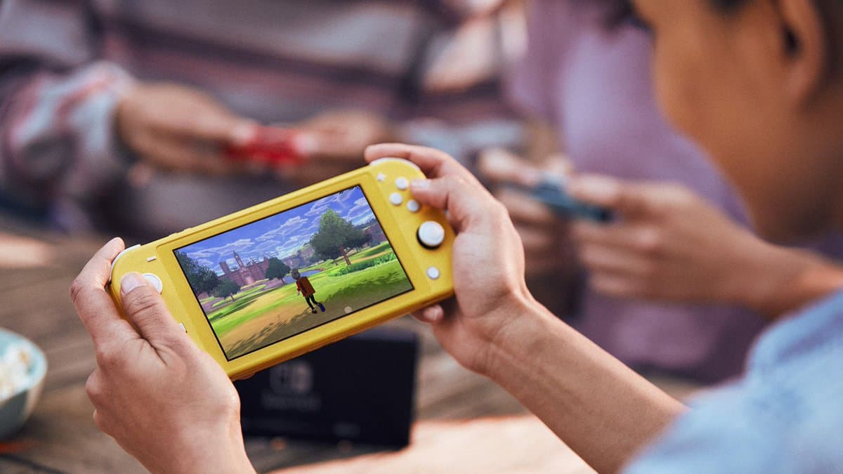 Después de muchas semanas de rumores y especulaciones, por fin se confirma el futuro lanzamiento del Nintendo Switch Lite. Se trata de una versión más barata y reducida de la exitosa consola.