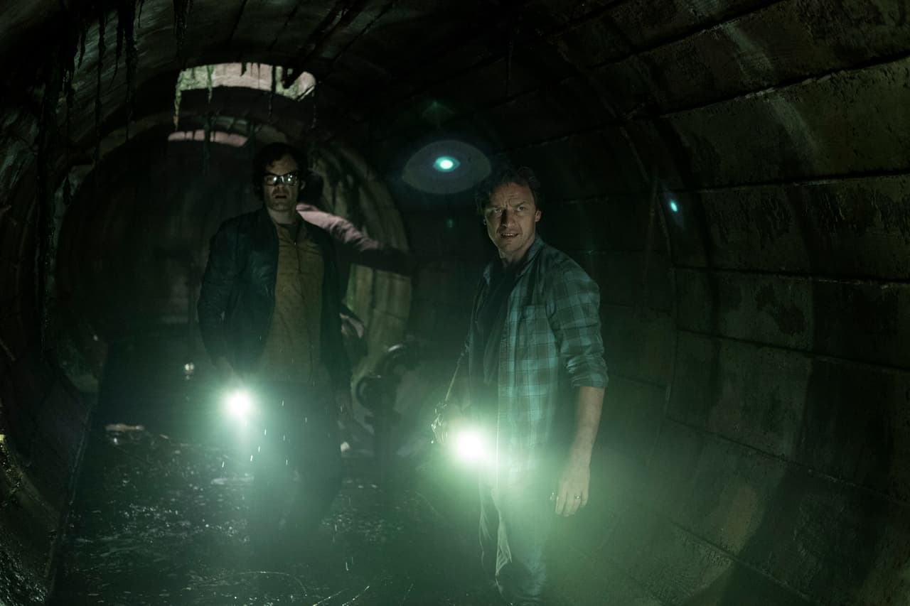 Bill Hader dijo que como era la primera vez que actuaba en una película de terror, le costó lucir asustado, pues su reacción natural al miedo era sonreír nerviosamente.
