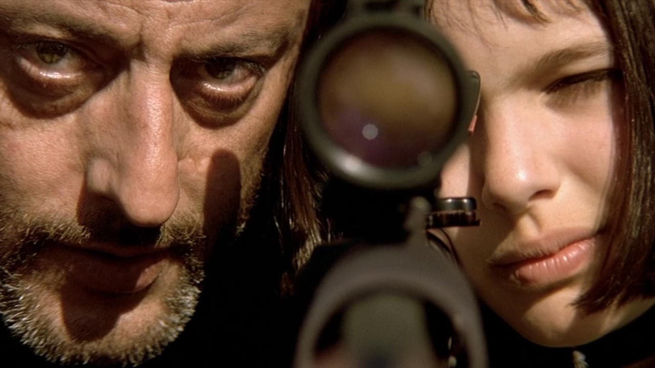 Natalie Portman debutó en el cine con Mathilda Lando en El perfecto asesino. Una niña que queda huérfana y es acogida y entrenada por un sicario.