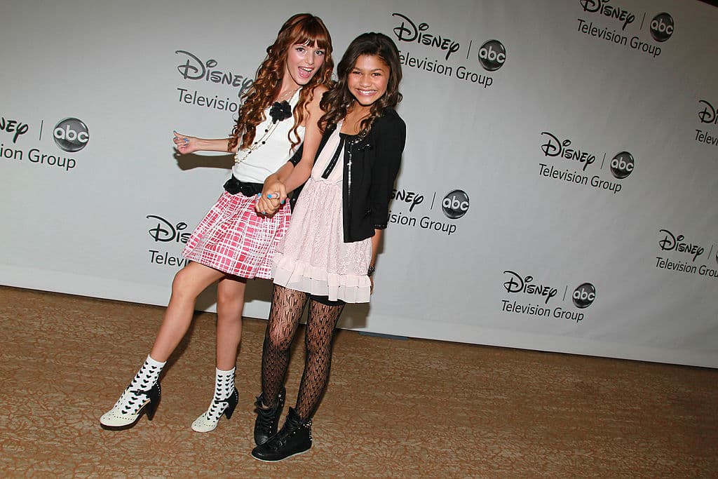 Su carrera comenzó en 2010 al ser elegida para interpretar a Rocky Blue en ‘A todo ritmo’ junto a Bella Thorne. El show terminó en 2013 y ambas tomaron diferentes caminos profesionales.
