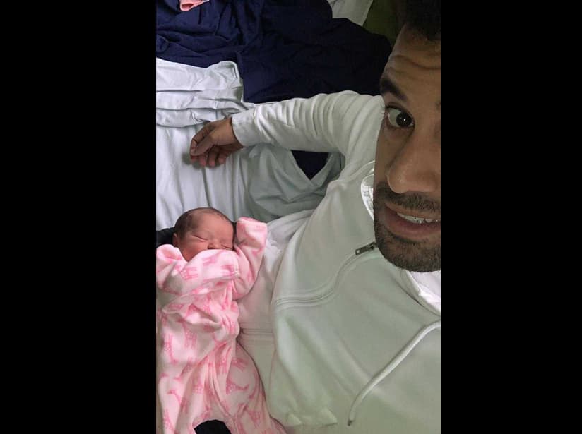 Isaac Salame junto a su hija