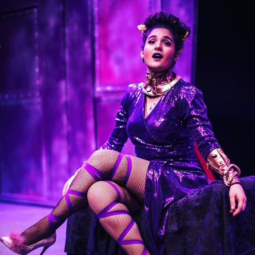 El teatro es otro terreno en el que demuestra su histrionismo. Obras de teatro como 'A ocho columnas', 'Un pañuelo el mundo es' y 'Orfeo. No todo es lo que parece', donde ella le dio vida a Hades.