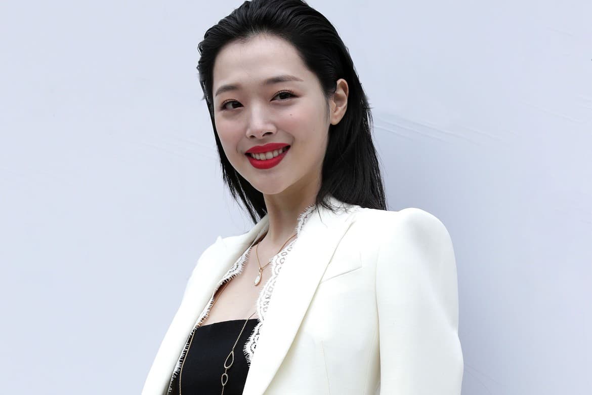 En 2018 Sulli retomó su carrera como cantante, esta vez en solitario. En 2019 había lanzado el álbum Goblin.