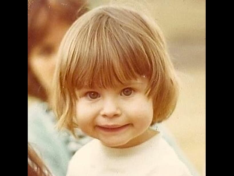 Gaby nació el 25 de febrero de 1974 en Naucalpan de Juárez, México, y su carrera como actriz comenzó en 1992 al aparecer en la película ‘Cambiando el destino’ (¿te suena ese título?) y en la telenovela juvenil ‘Mágica juventud’.