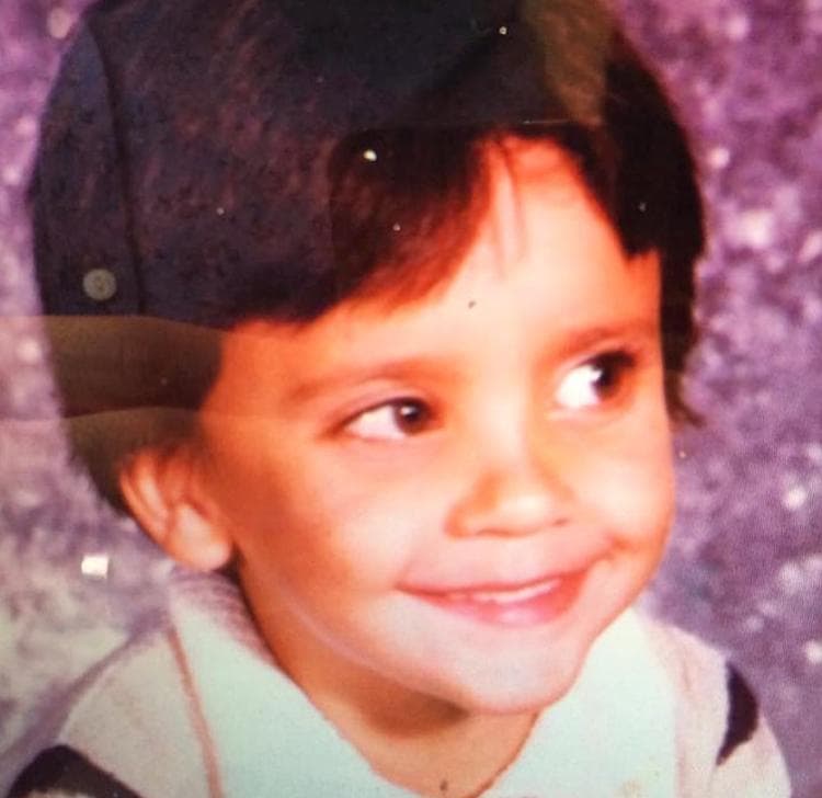 A ver, ¿quién crees que sea? Esa sonrisa encantadora permanece en su rostro, sólo que ahora se peina como "bolsita de basura", según Faisy.