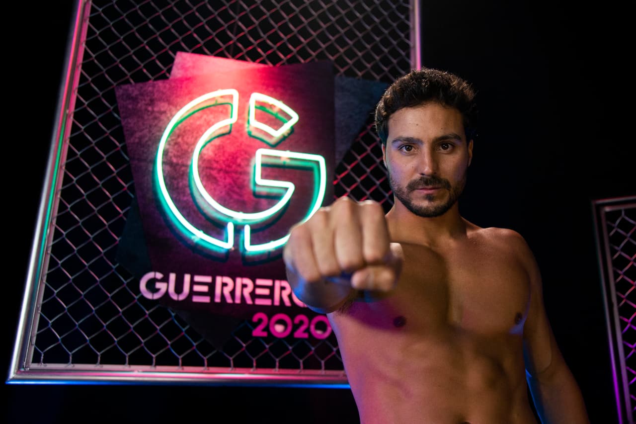 Así que más de un ama de casa ha aprendido a fortalecer su cuerpo y, de paso, se ha deleitado con este galán.