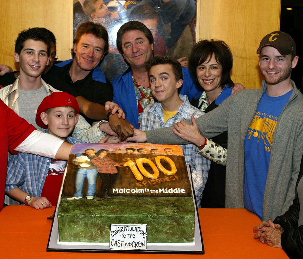 Aquí vemos al elenco celebrando el episodio número 100 de la serie.