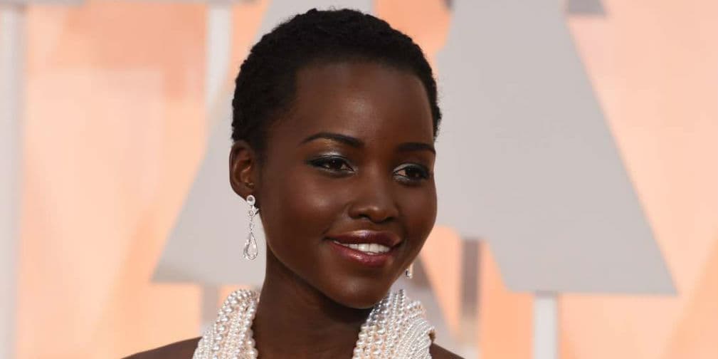 1. Lupita Nyongo: Recuerdo cuando me sentía fea. Todas las noches oraba a Dios para pedirle una piel más clara.