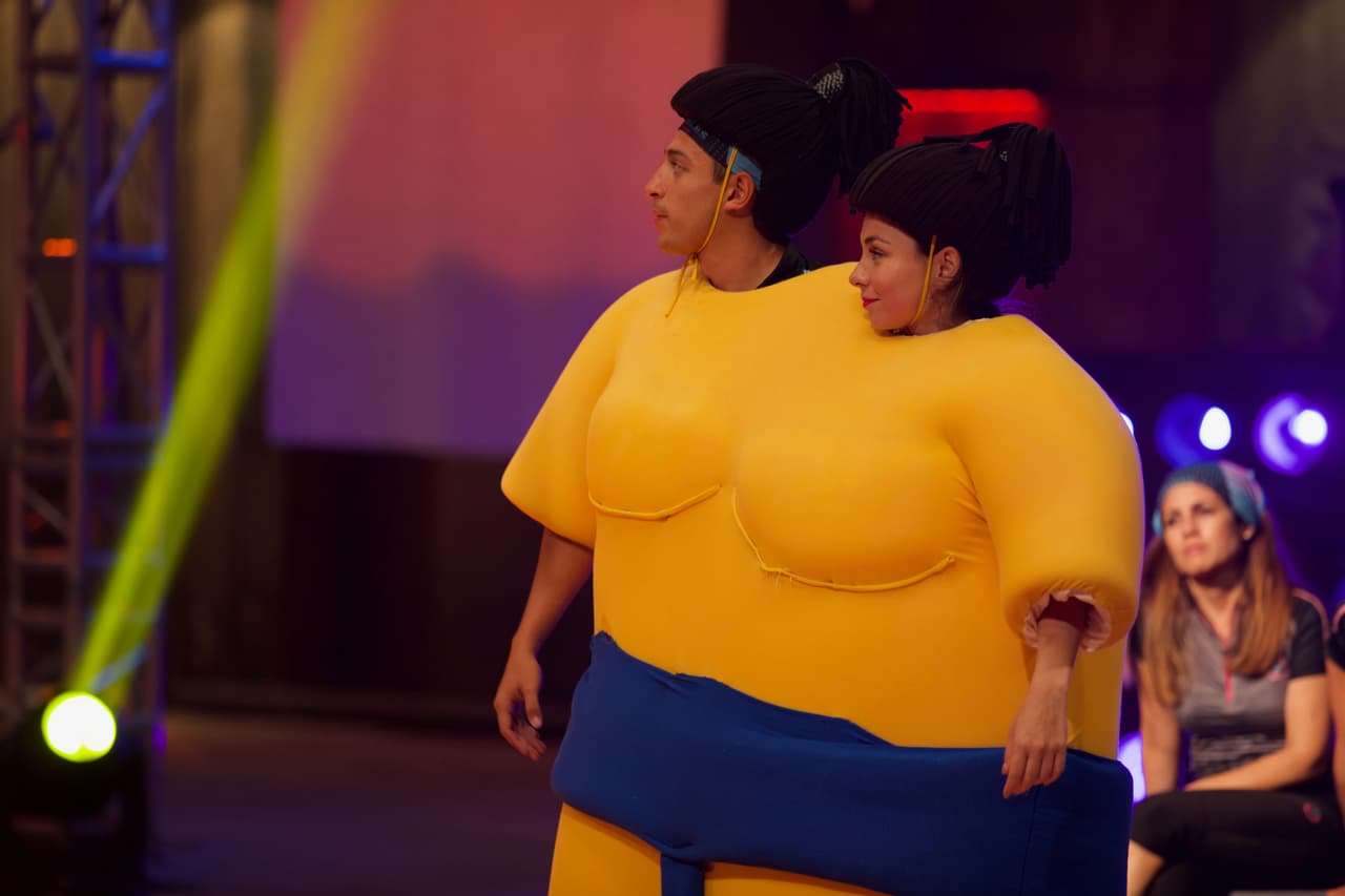 Y en la final, ganó Perla y Gama porque en un round De María entró con el brazo en alto y le pegó al mariachi en la cara, por lo que fue descalificado.