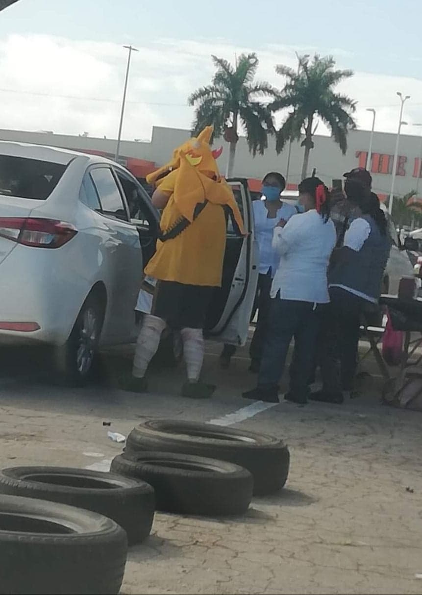 No pongas excusas, vacúnate como Charizard