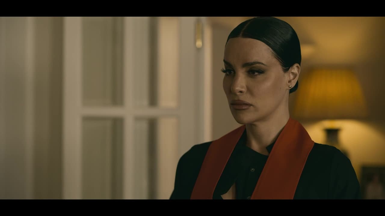 Paula es una chica trans que le arrebata la vida al socio de su prometido