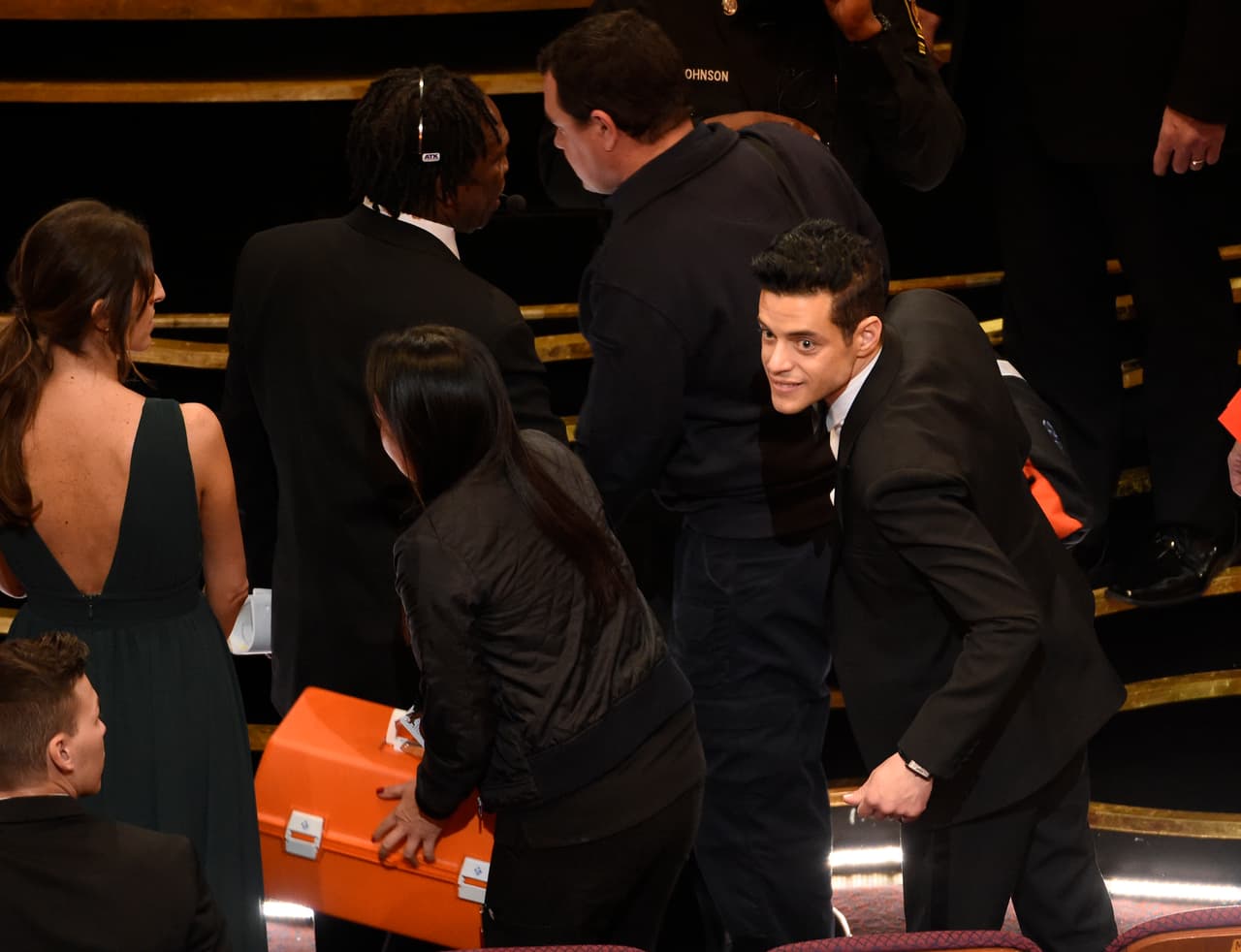 Aquí vemos al actor recuperándose de su caída