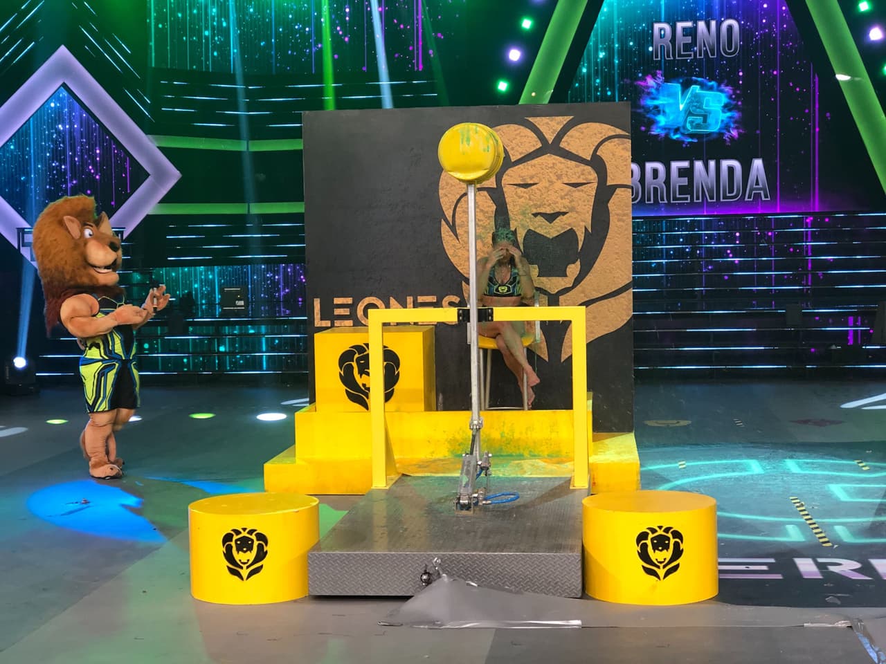 En Las Catapultas, Jeff y Nano se debatieron el último round, siendo el León quien tuviera que ser bañado con un liquido verde conocido como 'Baba de Perico'. Tras la victoria de Cobras, Macky sentenció a Christian y en reto final, Todos Arriba, las Cobras triunfaron de nuevo y decidieron salvar a Brandon.